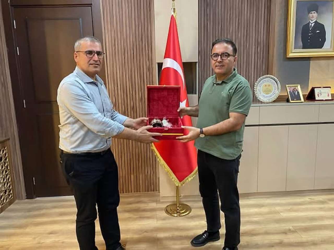 Mardin Artuklu Üniversitesi Öğretim Üyesi Deniz ve Allak'lıdan Başkan Fırat'a ziyaret