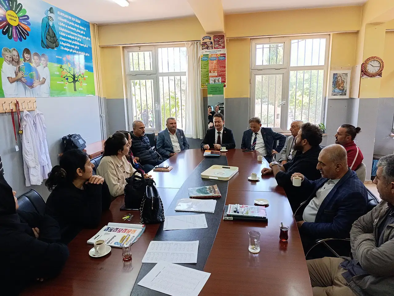 Torun, Şehit Ümit Özet Ortaokulunu ziyaret etti