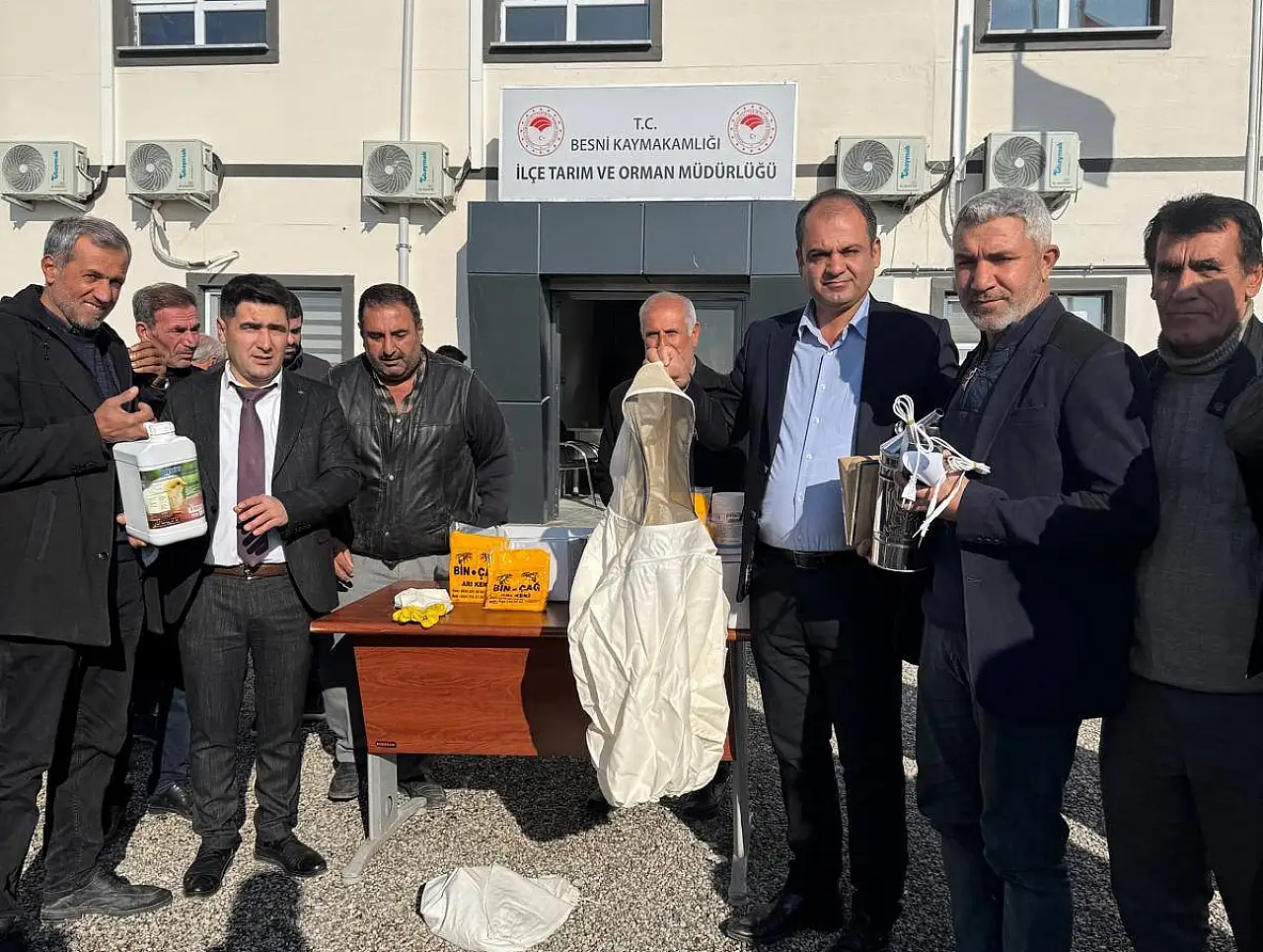 Besni'de Arı Yetiştiricilerine ekipman dağıtımı yapıldı