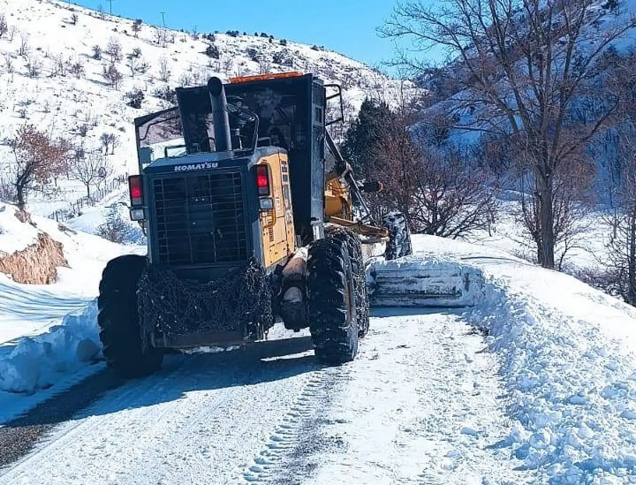 Adıyaman'da il genelinde karla mücadele çalışmaları kesintisiz devam ediyor