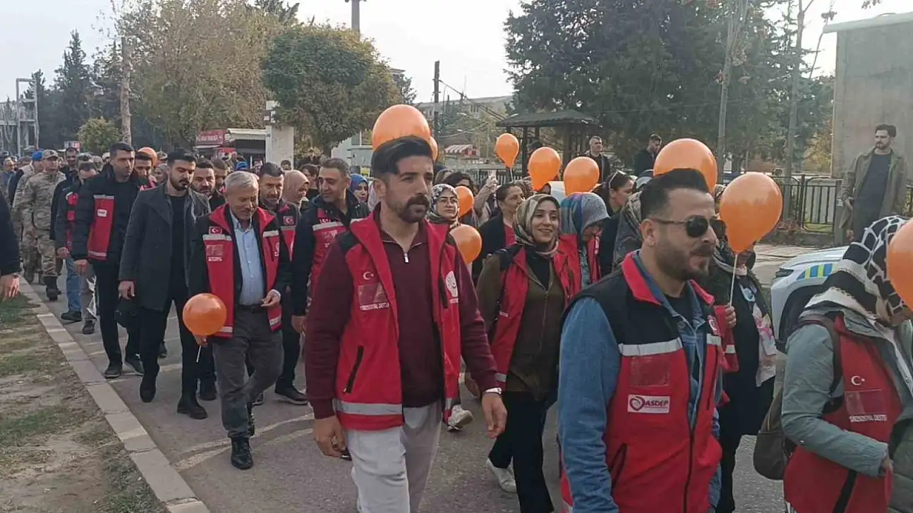 Adıyaman protokolü kadına şiddet için yürüdü