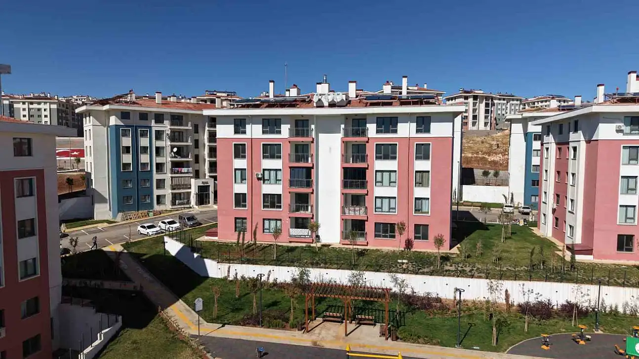 Evlerine geçen Adıyamanlı depremzedeler: 'Bakan Murat Kurum, her zaman yanımızda'