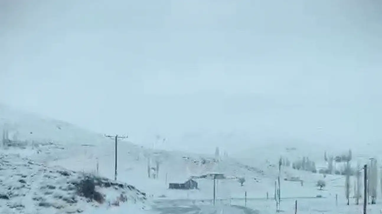 Sincik-Malatya yolunda kar yağışı etkili oluyor