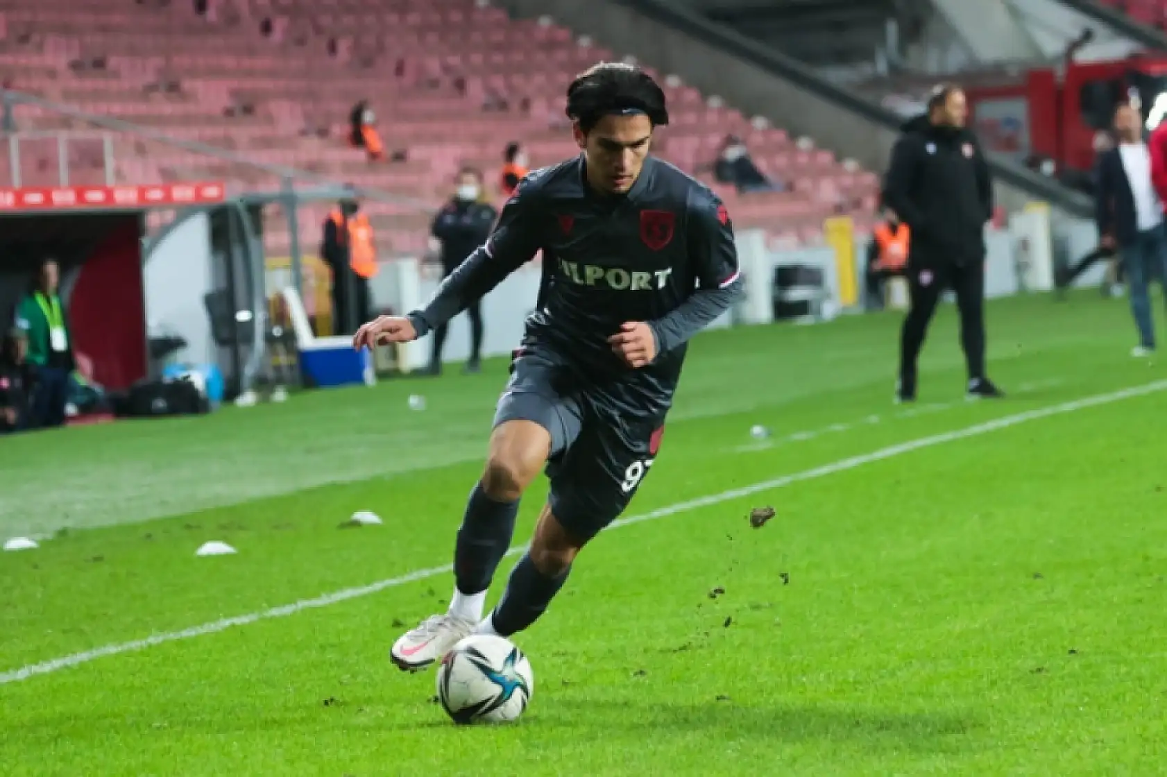 Devler Samsunspor'un yıldızına kancayı taktı