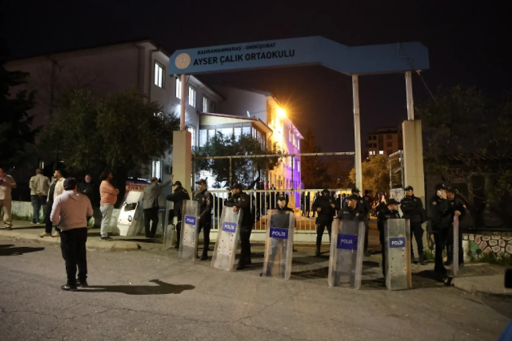 Kahramanmaraş'taki Okulda Temizlik Başladı: Kameralara Yansıdı