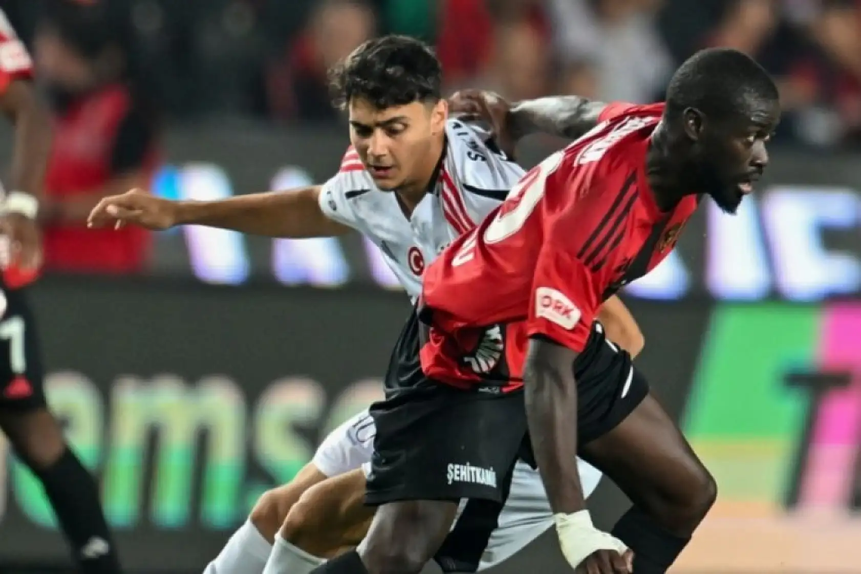 Beşiktaş'a büyük şok! TFF'den açıklama geldi sakatlık sebebiyle kadrodan çıkartıldı