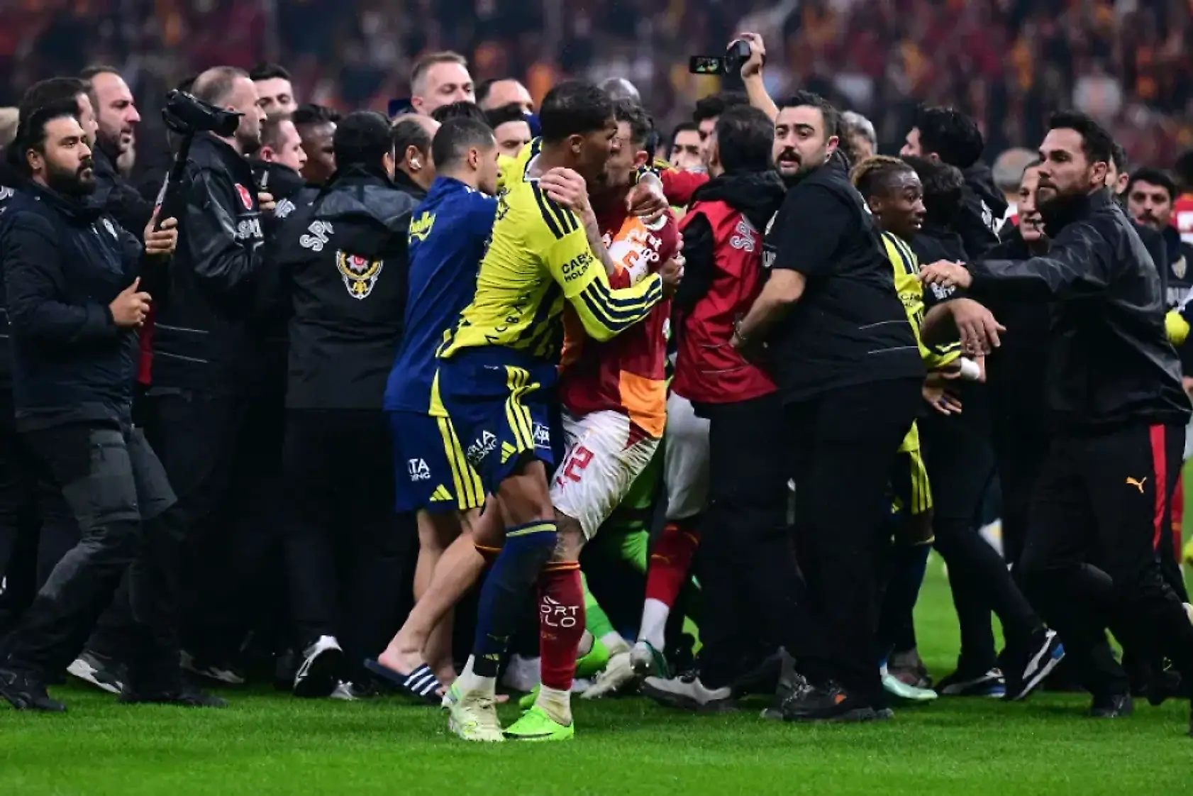 Derbi faturası ağır olacak! İşte gelecek cezalar