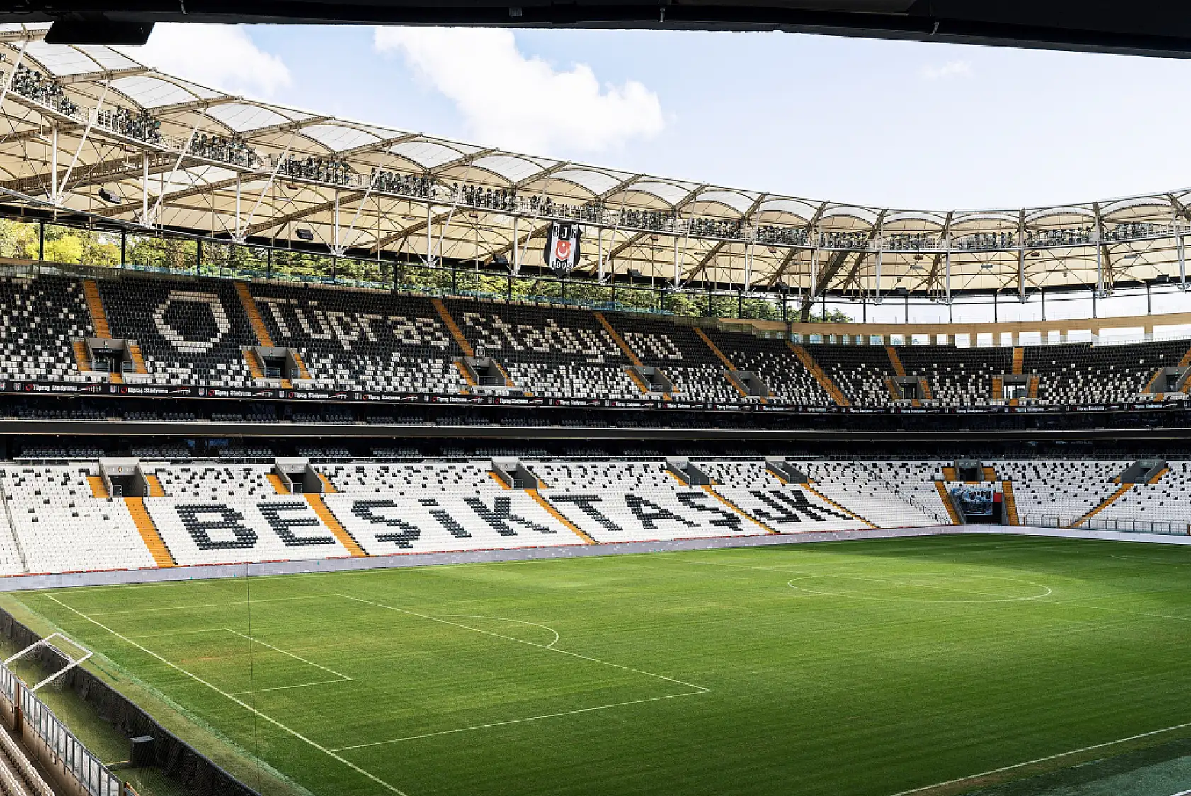 Beşiktaş'a UEFA'dan sponsorluk! Tüpraş Stadyumu..