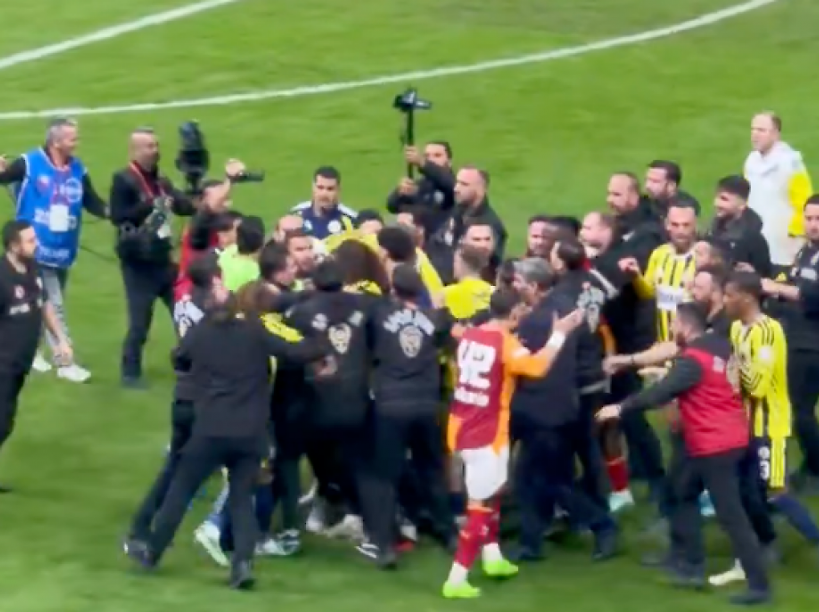 Derbi sonrası kavga çıktı