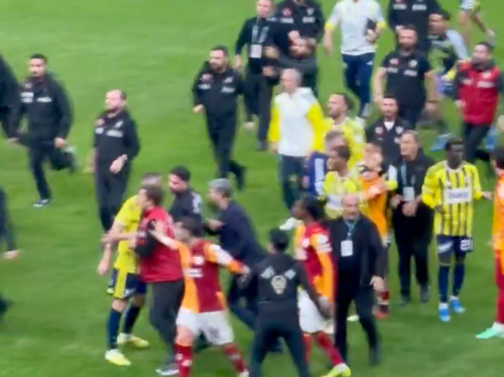 Derbi sonrası kavga çıktı