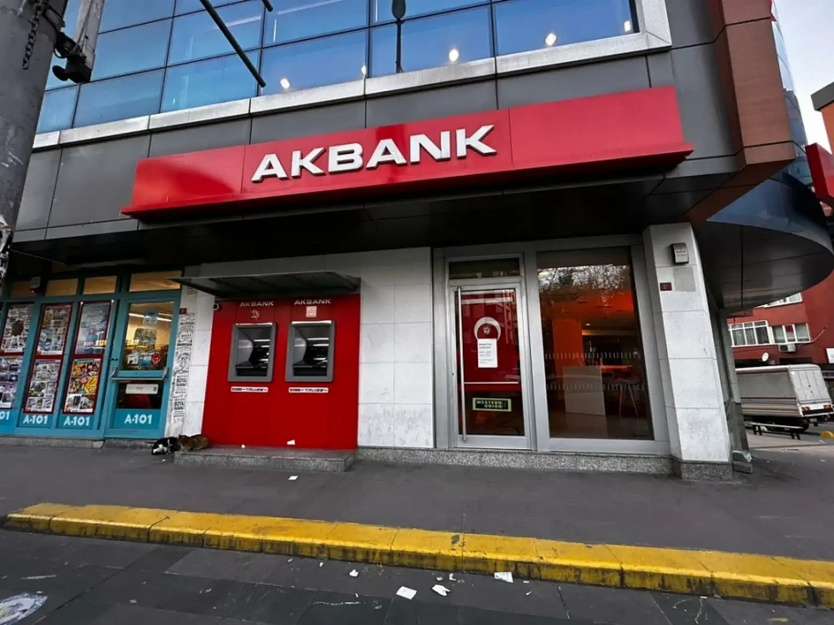 Akbank'tan 0.99 faizli 100 bin TL ihtiyaç kredisi kampanyası başladı