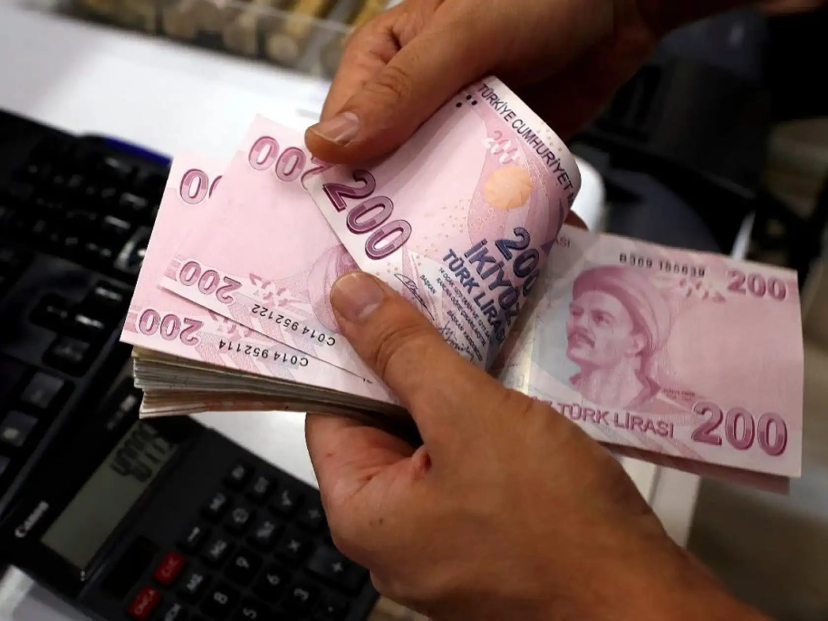 Bankalar peş peşe açıkladı! Faizsiz 60 bin liraya varan kredi verilecek