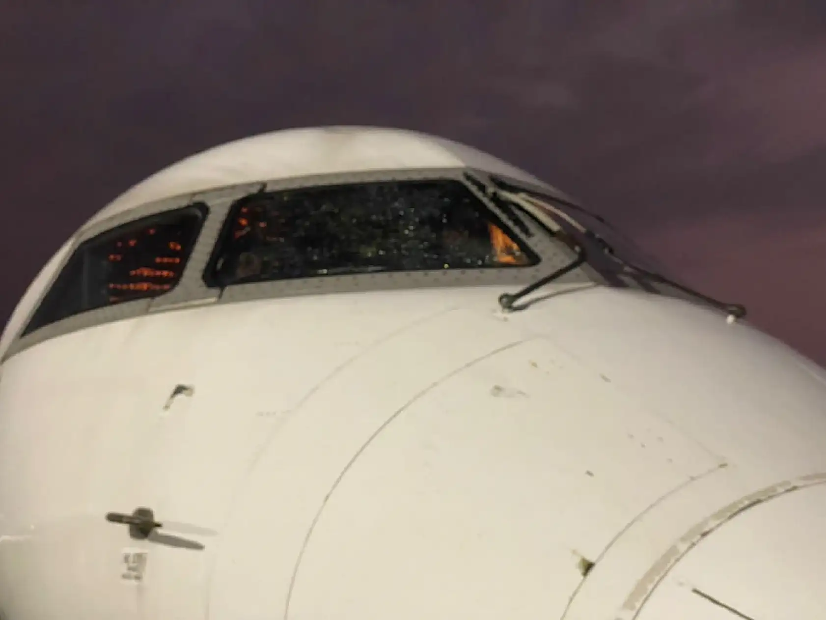 Osimhen'in uçağının camı patladı! Acil iniş yaptı..