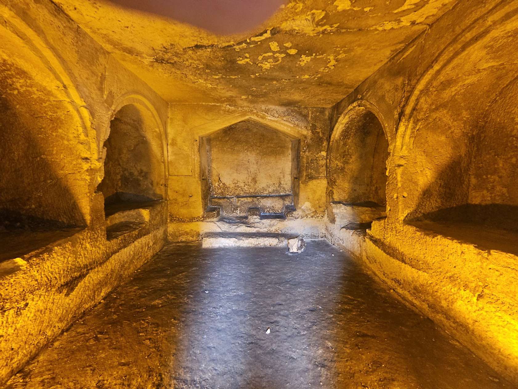 Kızılkoyun Nekropolü: Urfa'nın Kayalara İşlenmiş Hafızası