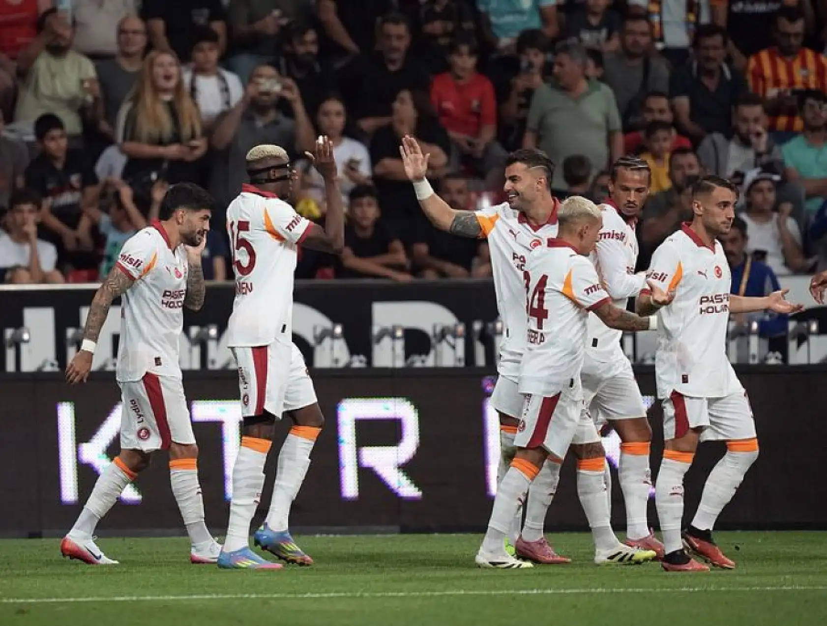 Galatasaray yeni bir rekor gelire imza attı