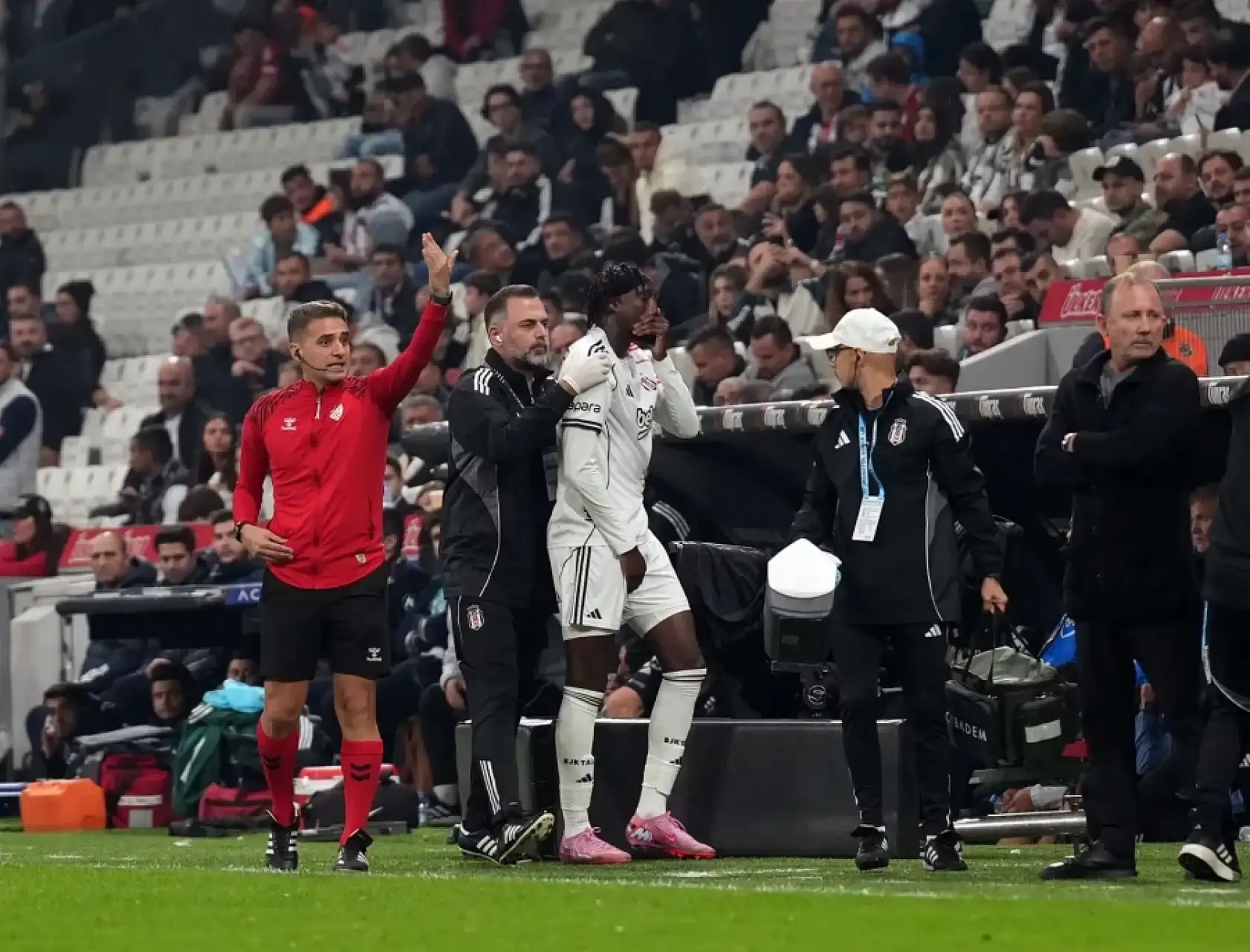 Beşiktaş'a büyük şok! Derbi öncesi belli oldu