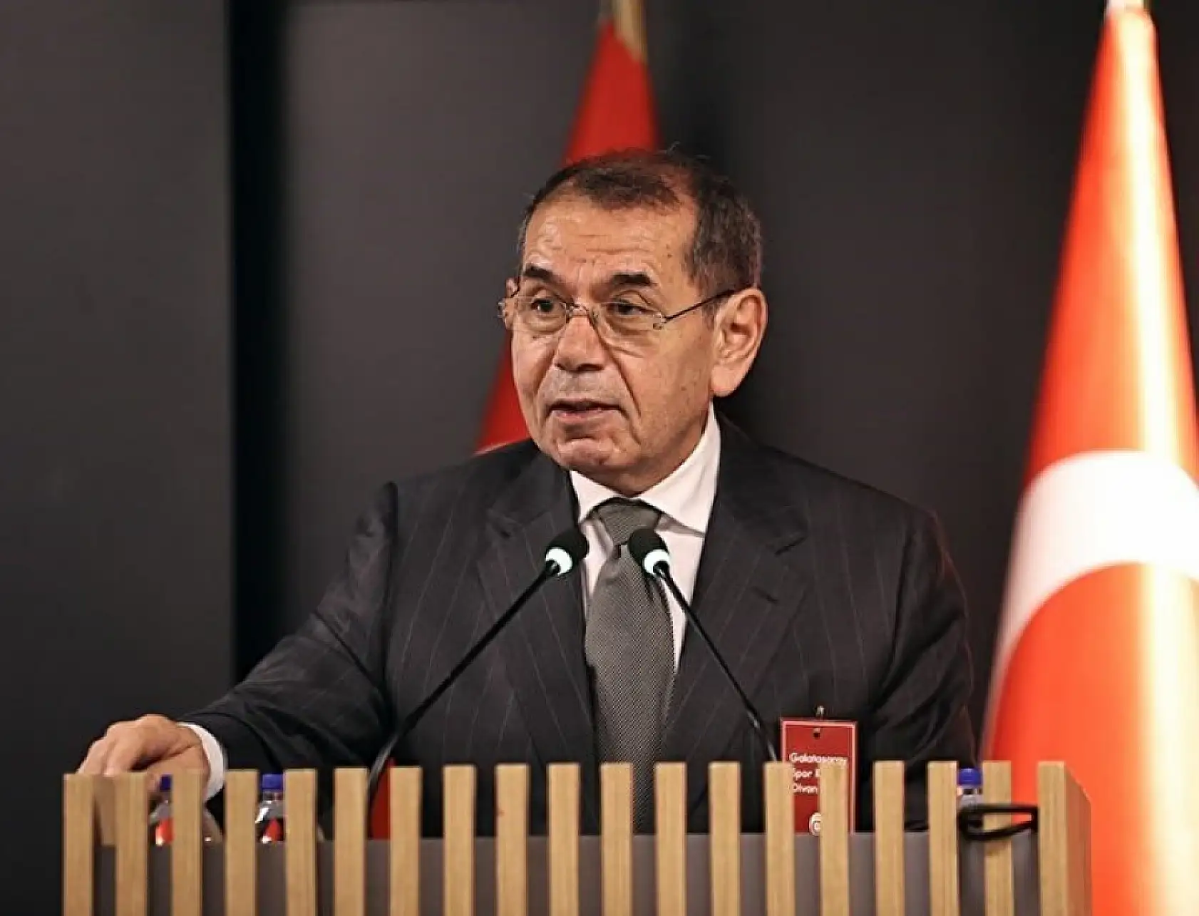 Dursun Özbek Galatasaray'da ilk ayrılığı açıkladı