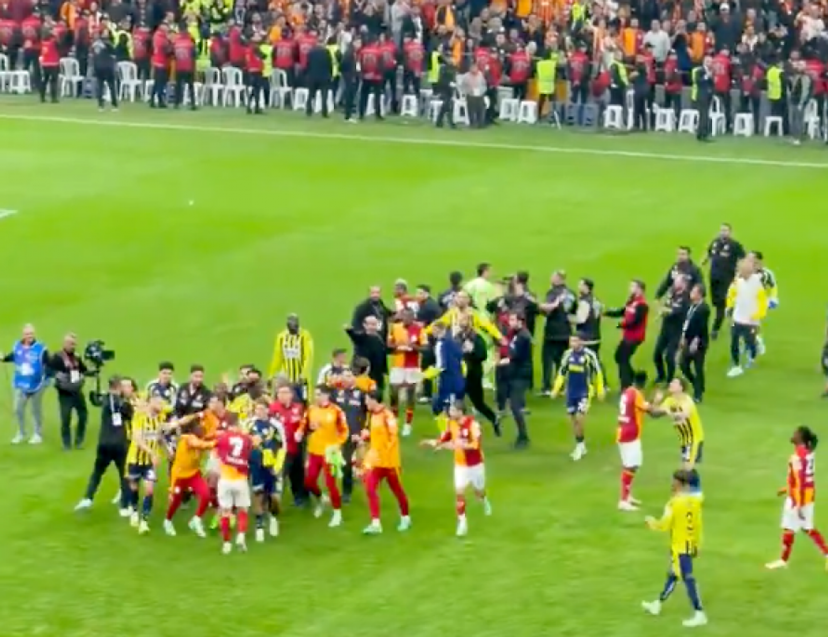 Derbi sonrası kavga çıktı