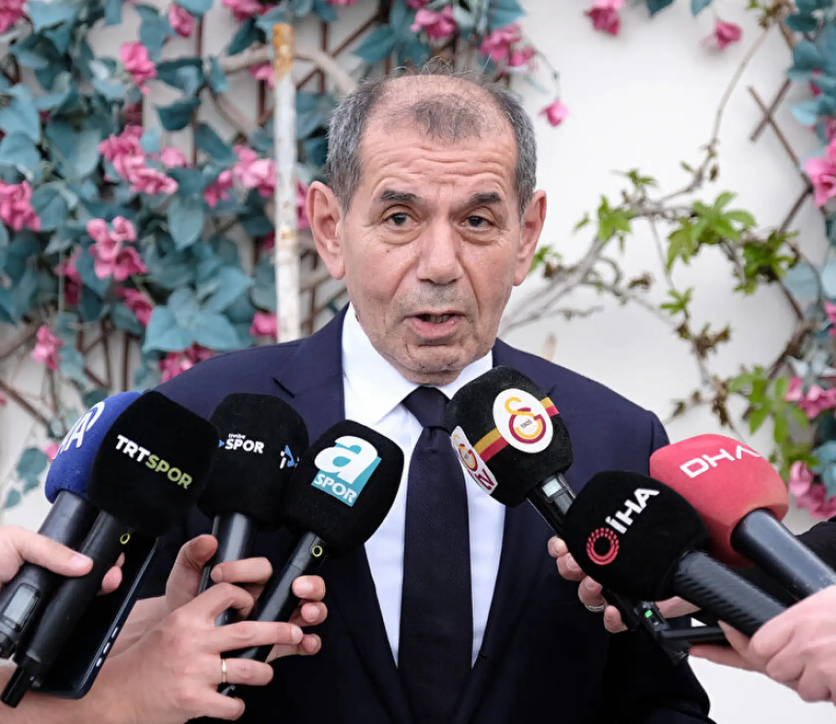 Dursun Özbek Galatasaray'da ilk ayrılığı açıkladı