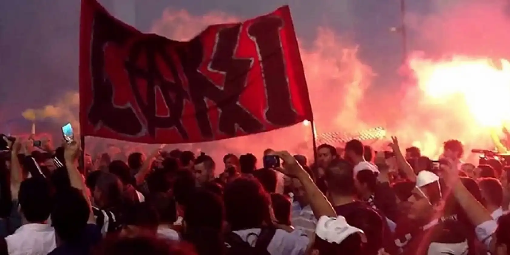 SON DAKİKA! Çarşı grubundan sert açıklama: Beşiktaş kimsenin babasının çiftliği değildir