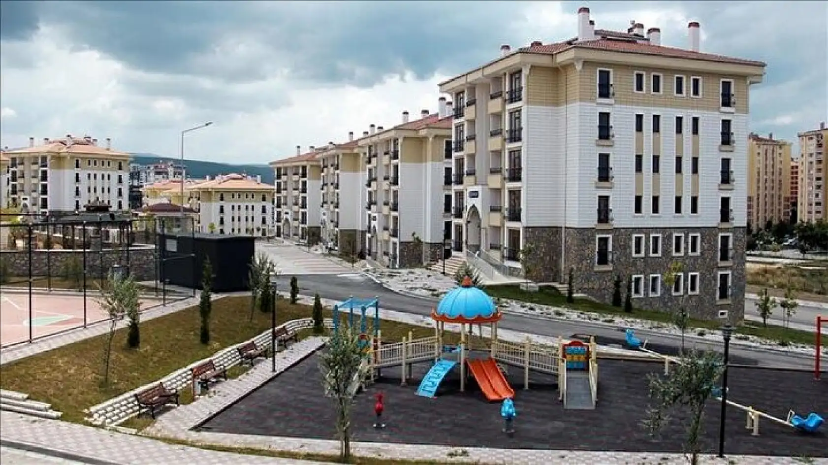 TOKİ Emlak Konut faizsiz konut kampanyası başvuru tarihleri ve ev fiyatları belli oldu