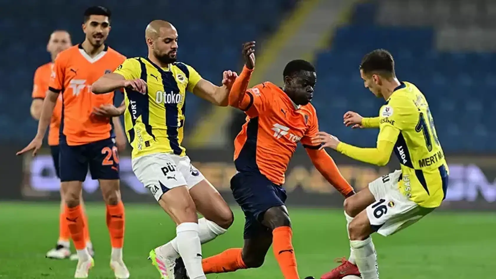 Fenerbahçe'de devre arası ortalık karıştı! Birbirine girdiler