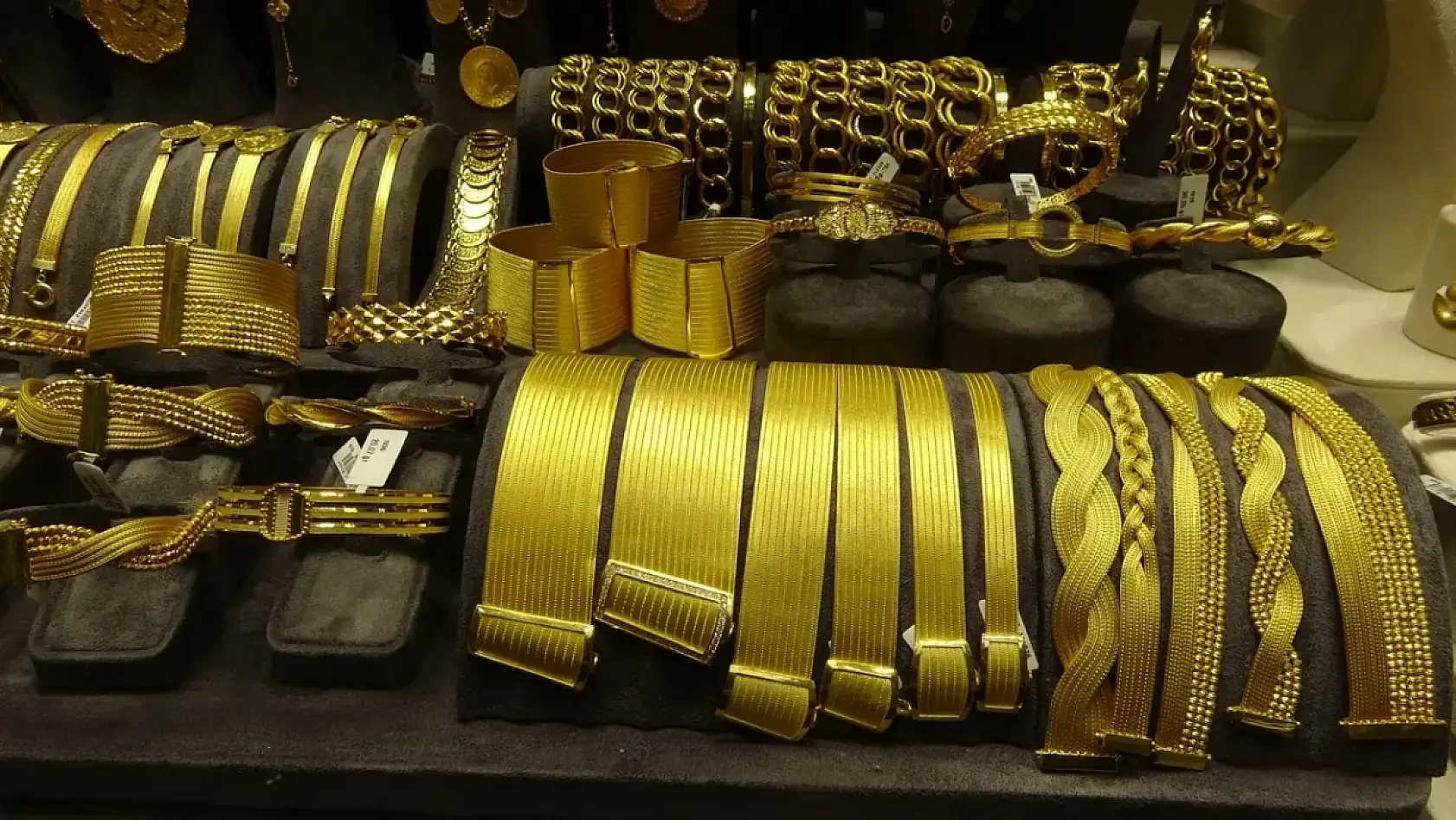 Altın ve gümüş için kritik tarih uyarısı yaptı! Uzman isim açıkladı