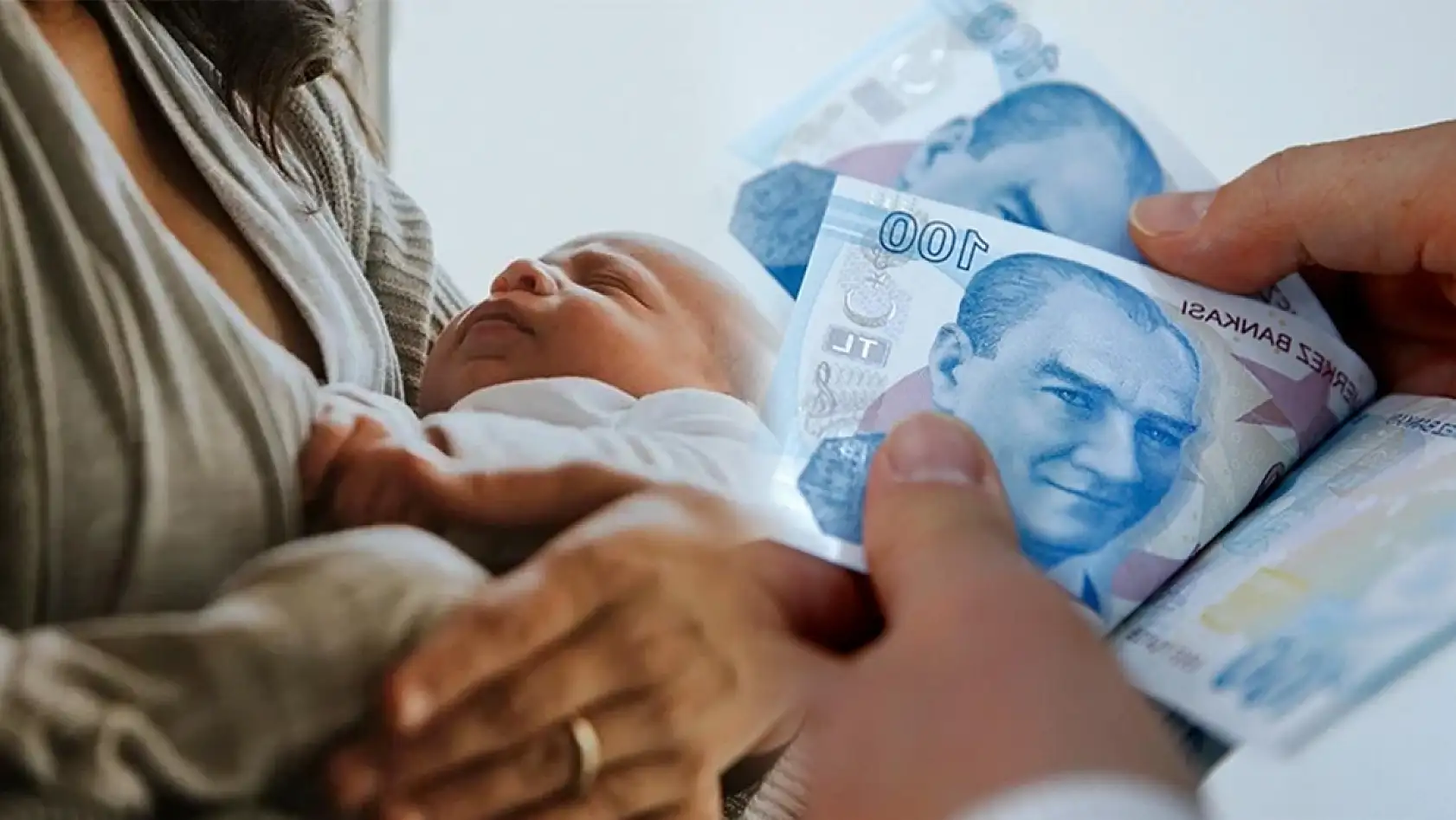 3 çocuk doğuran anneye devlet memurluğu