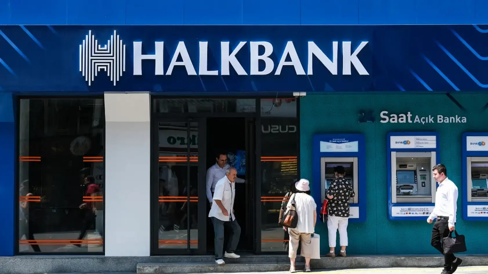 Halkbank'tan yeni evlilere özel konut kredisi