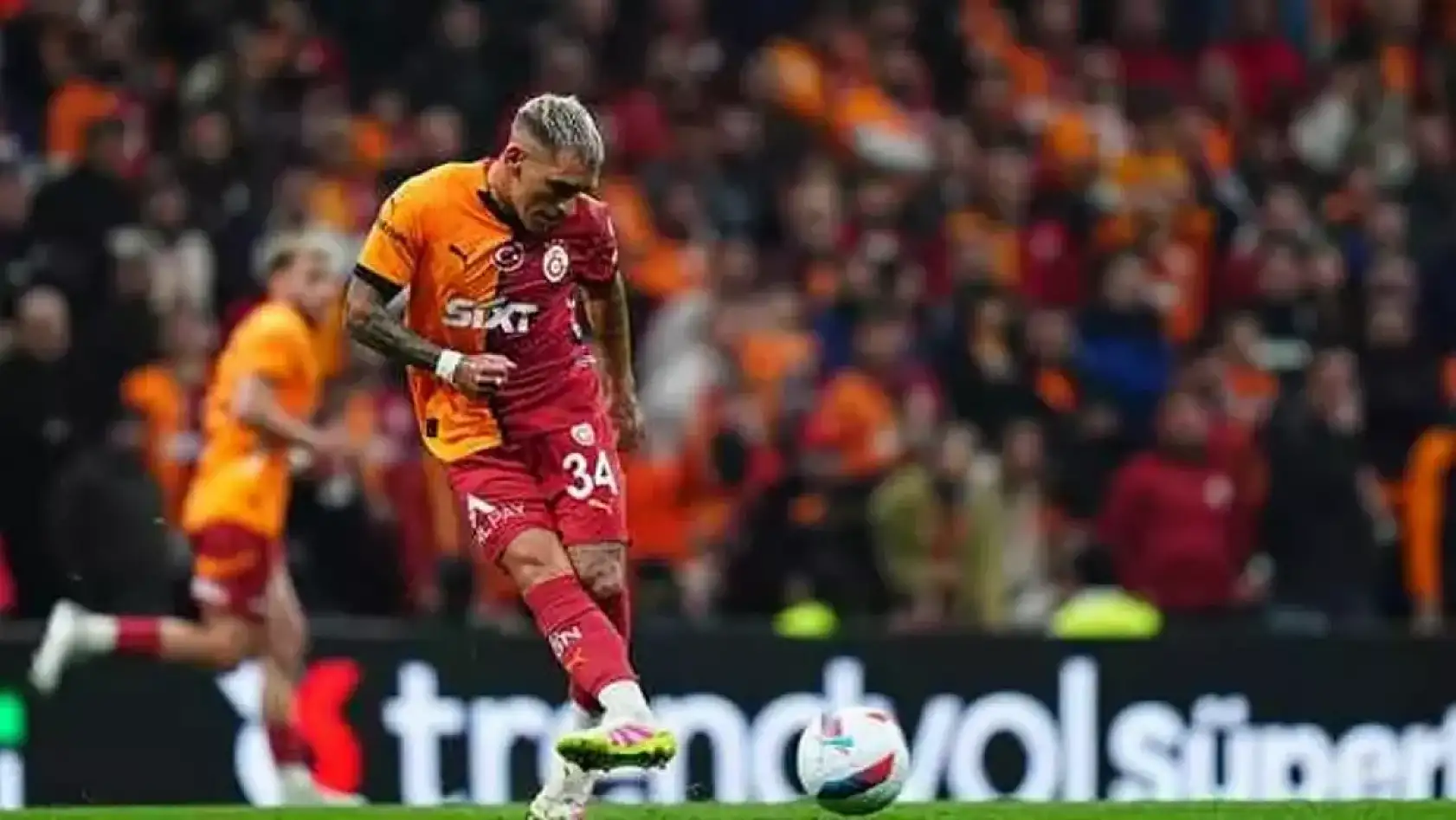 Lucas Torreira'ya büyük şok! Kadro dışı kaldı