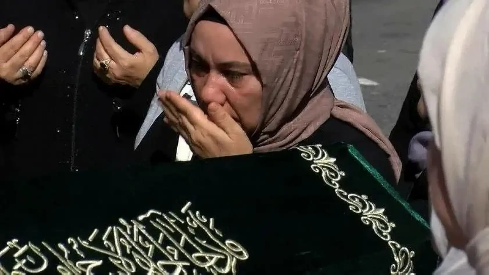 Ayşenur Halil son yolculuğuna uğurlandı