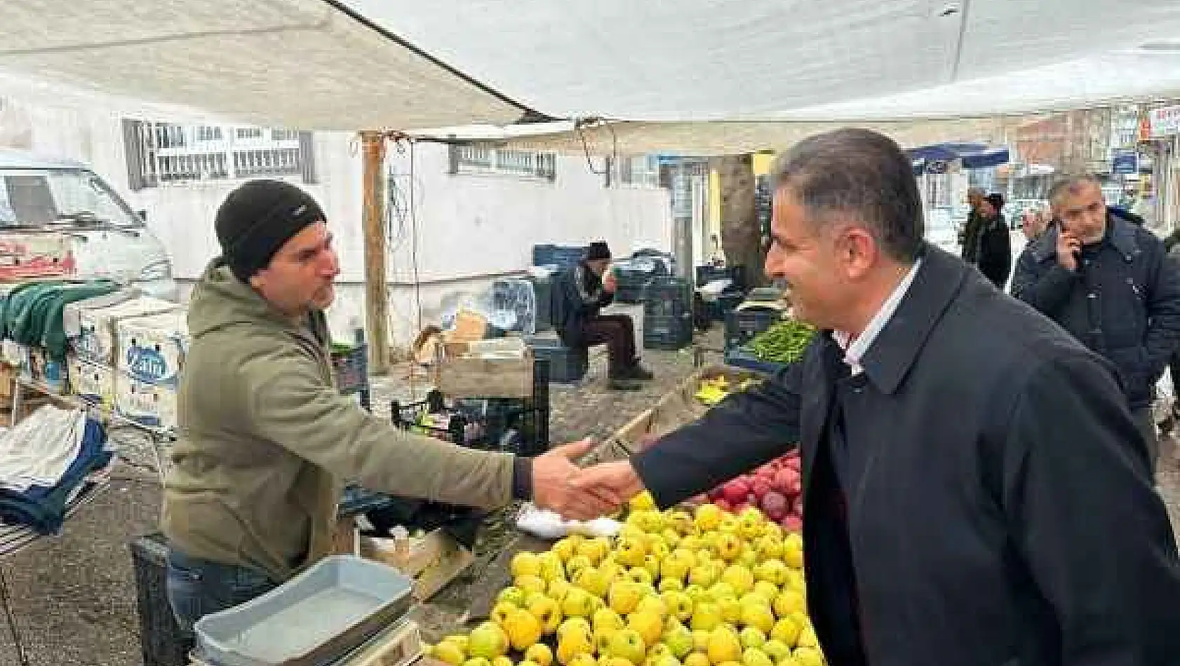 Milletvekili Fırat, pazarcı esnafıyla bir araya geldi