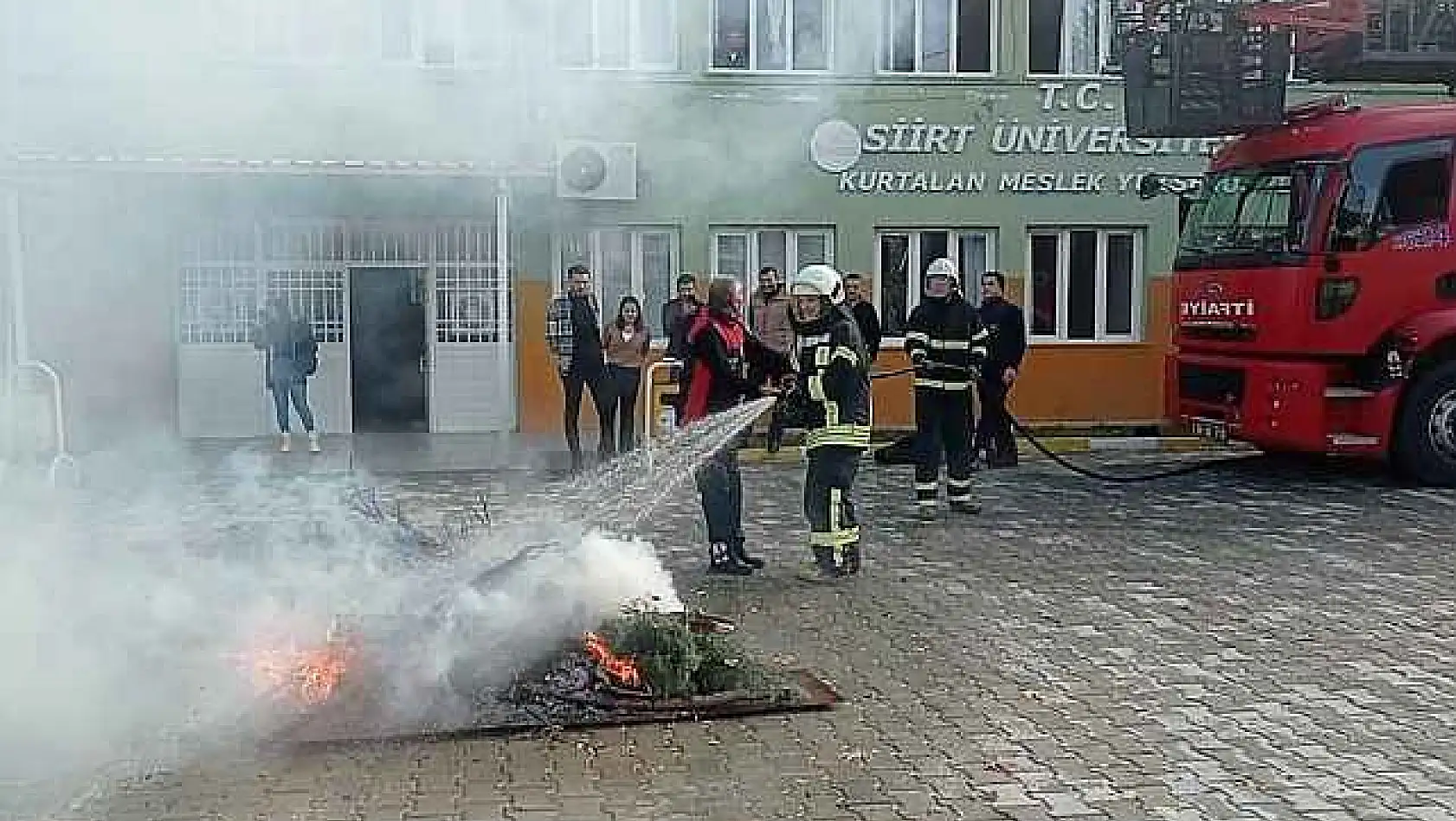 İtfaiyeden, Kurtalan MYO'da gerçeği aratmayan tatbikat