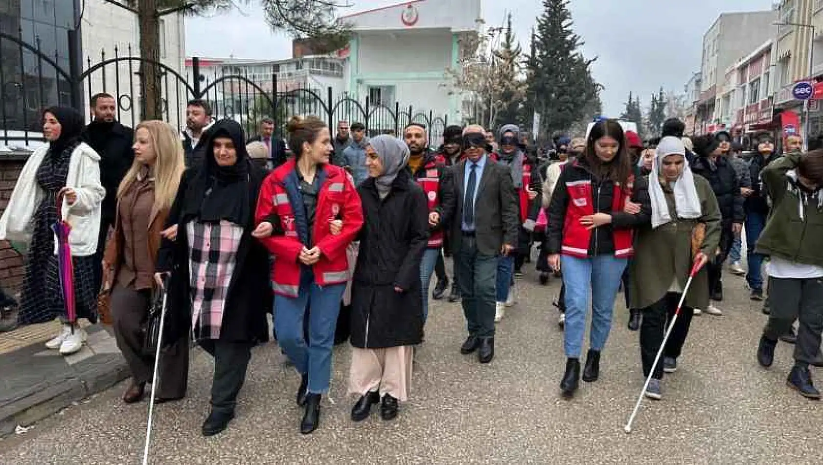 Adıyaman'da görme engellilerden 'farkındalık' yürüyüşü