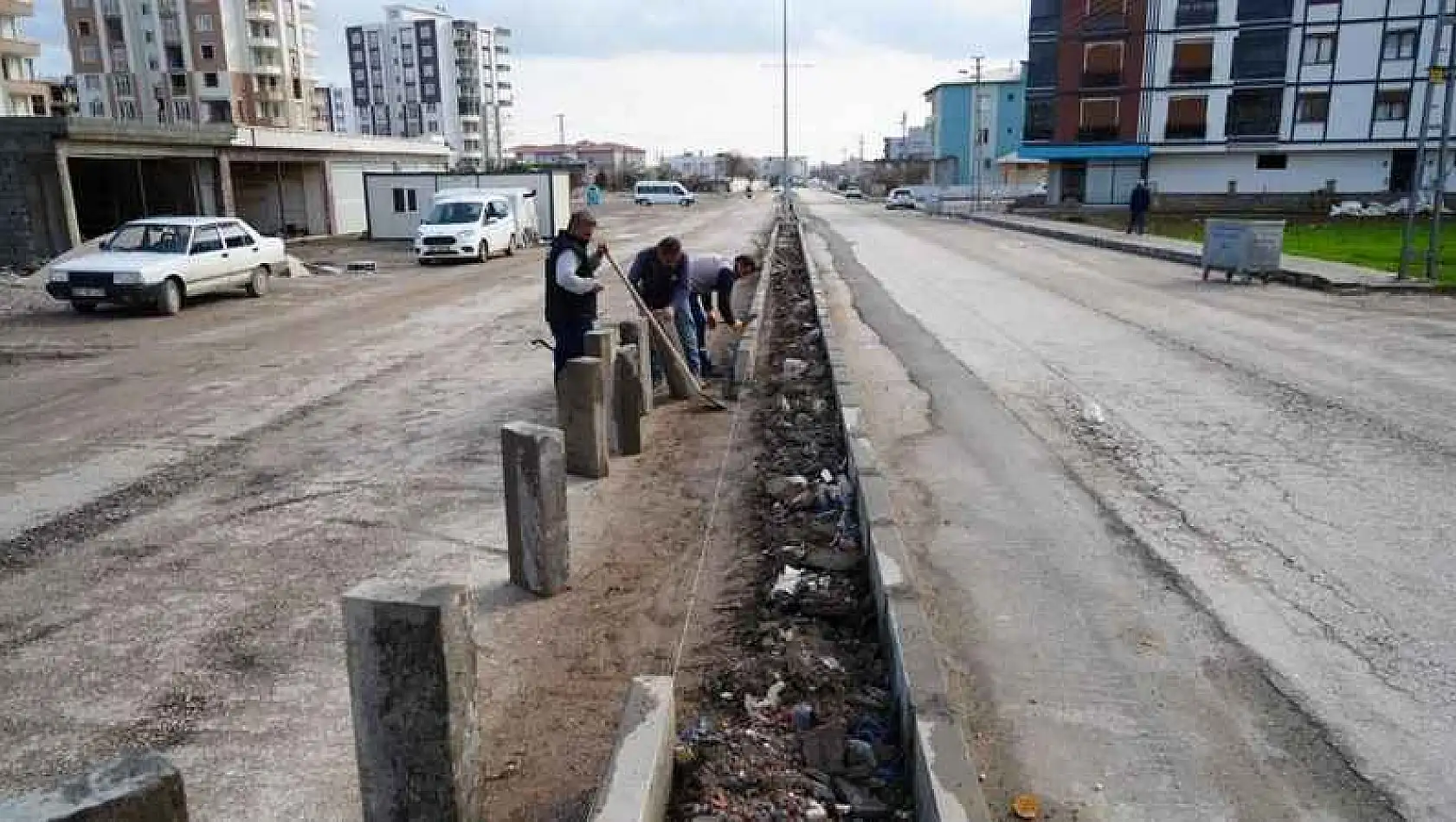 Millet Caddesinde Refüj Düzenleme Çalışmaları Devam Ediyor