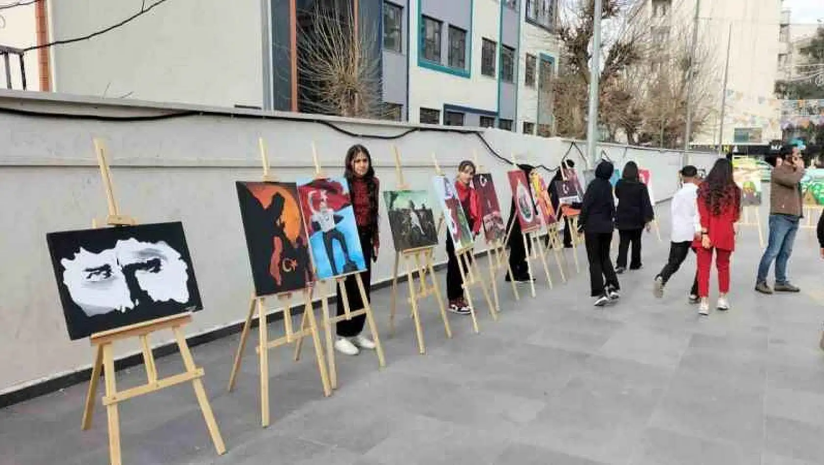 Cizre'de 'Çanakkale Zaferi' konulu resim sergisi açıldı