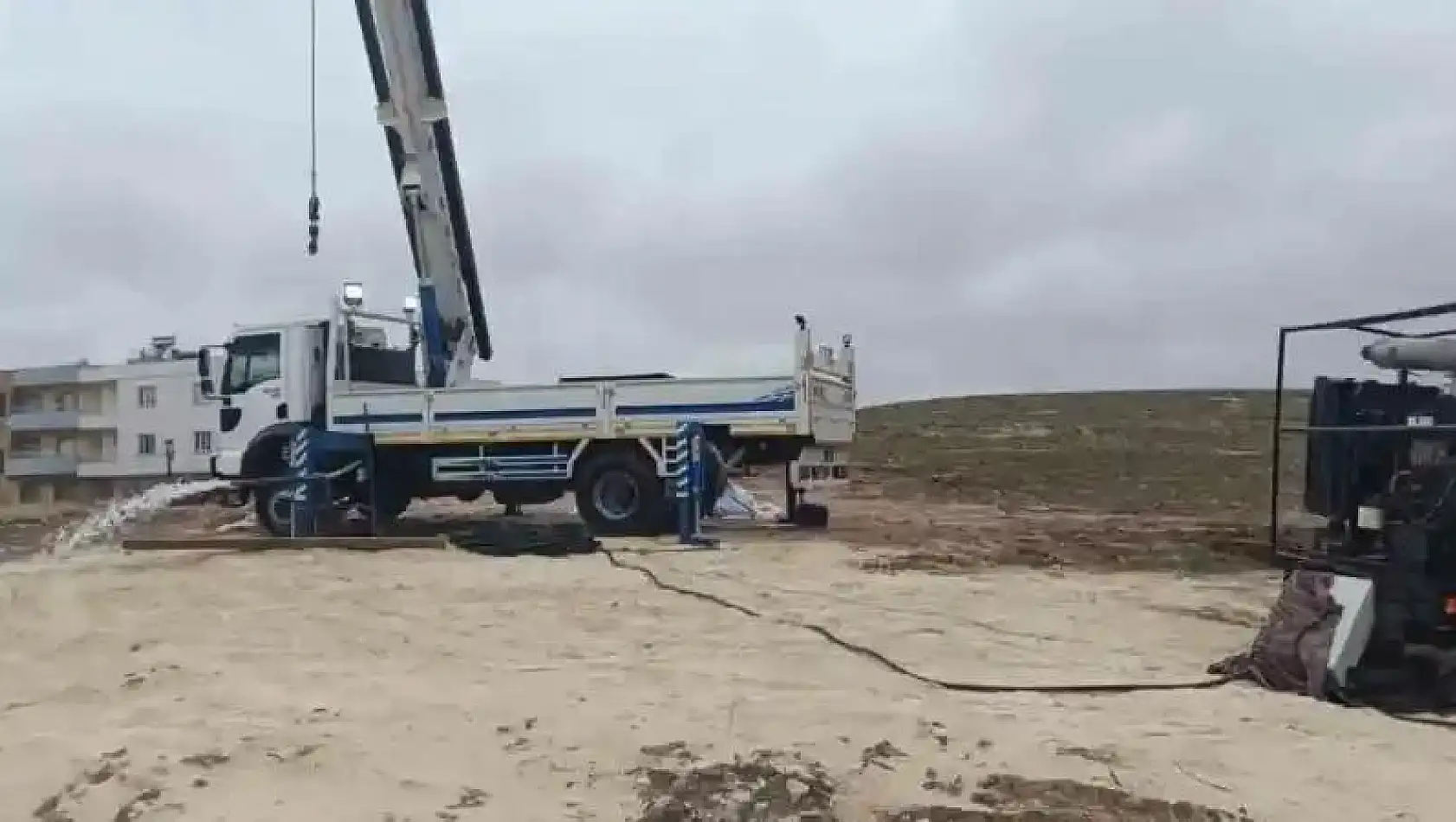 Midyat'ta iki mahallede sondaj kuyusu kazı çalışmaları tamamlandı