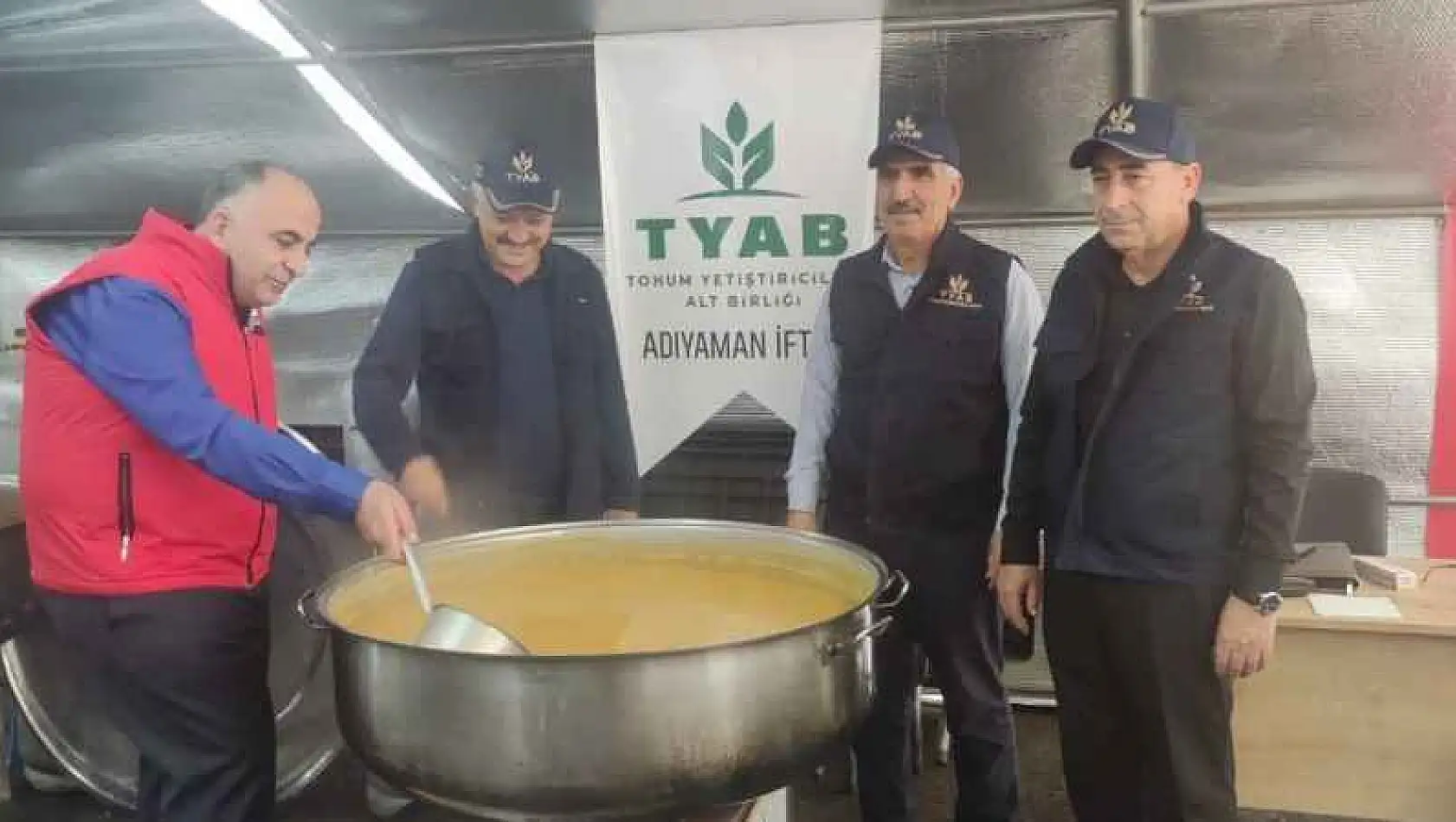 TYAB'tan Adıyamanlı depremzedelere iftar yemeği 