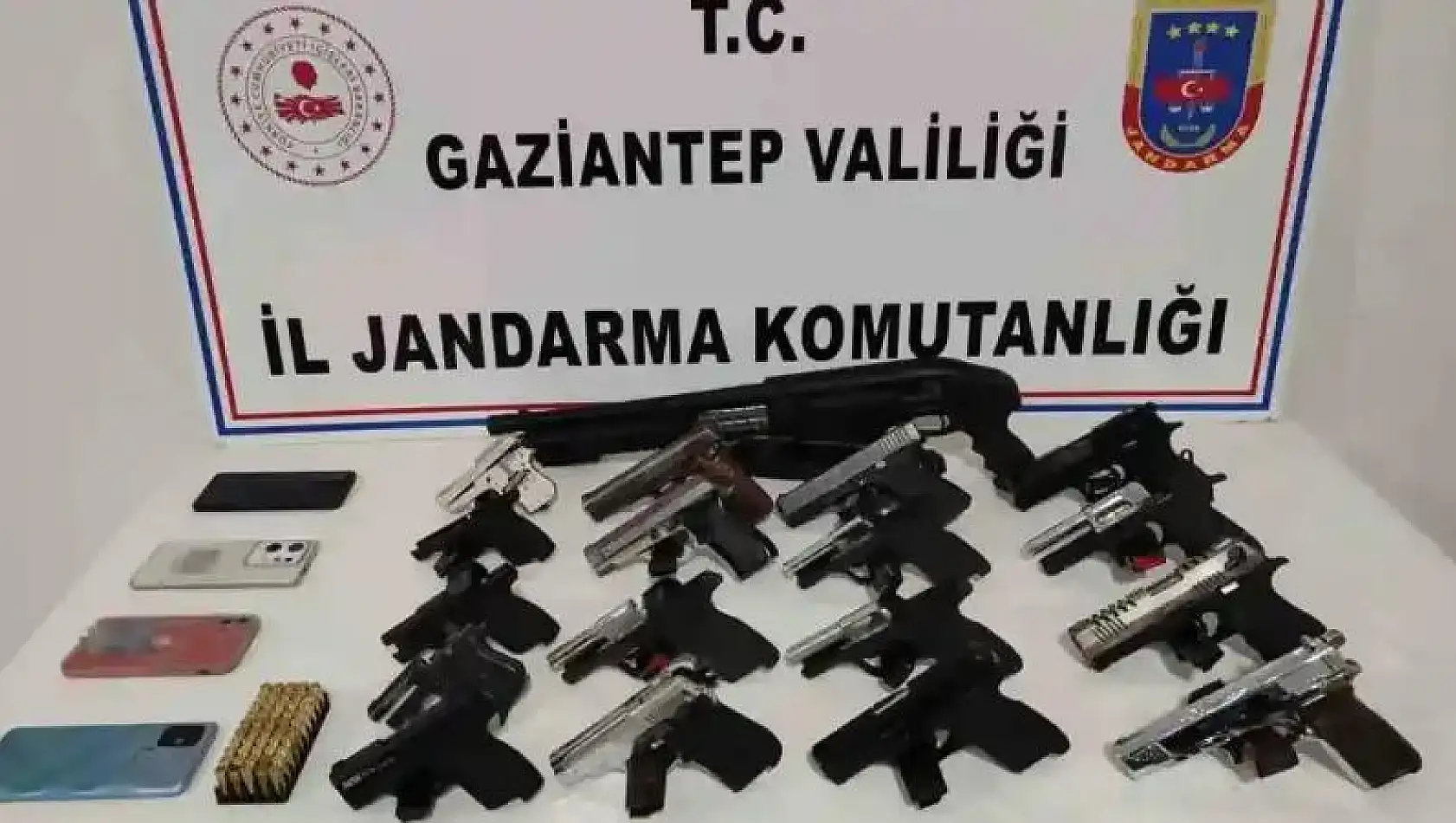 Gaziantep'te 18 adet ruhsatsız silah ele geçirildi