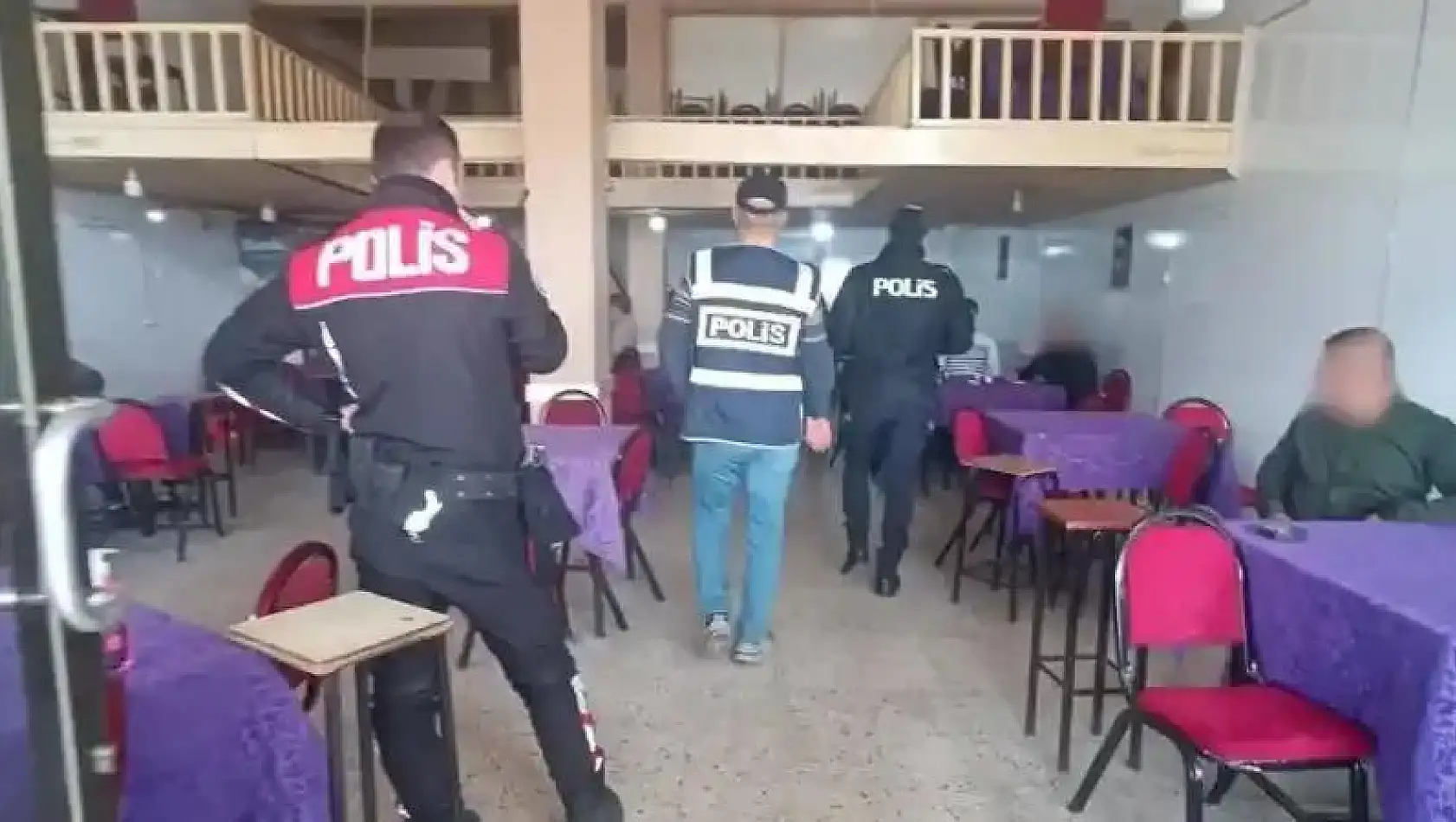 Mardin'de polis ekipleri tarafından okul çevreleri ve servis araçları denetlendi