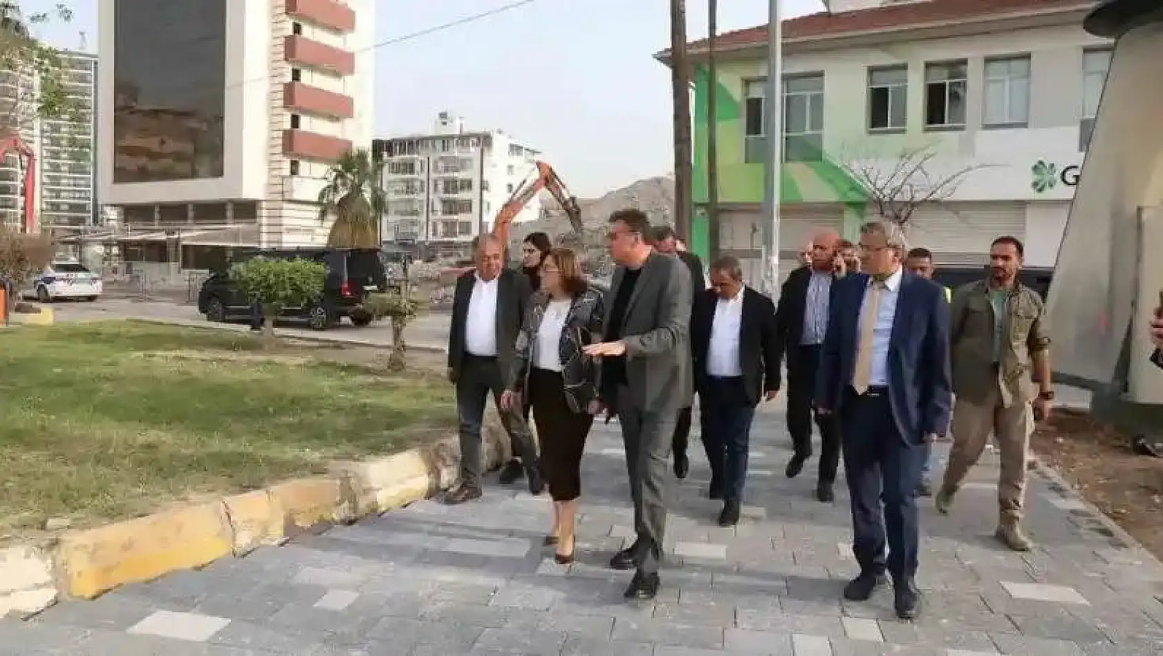 Büyükşehir'den İskenderun'a altyapı ve üstyapı desteği