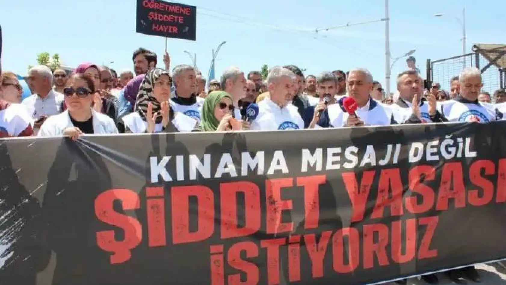 Malatya'da öğretmenler şiddete karşı eylemdeydi
