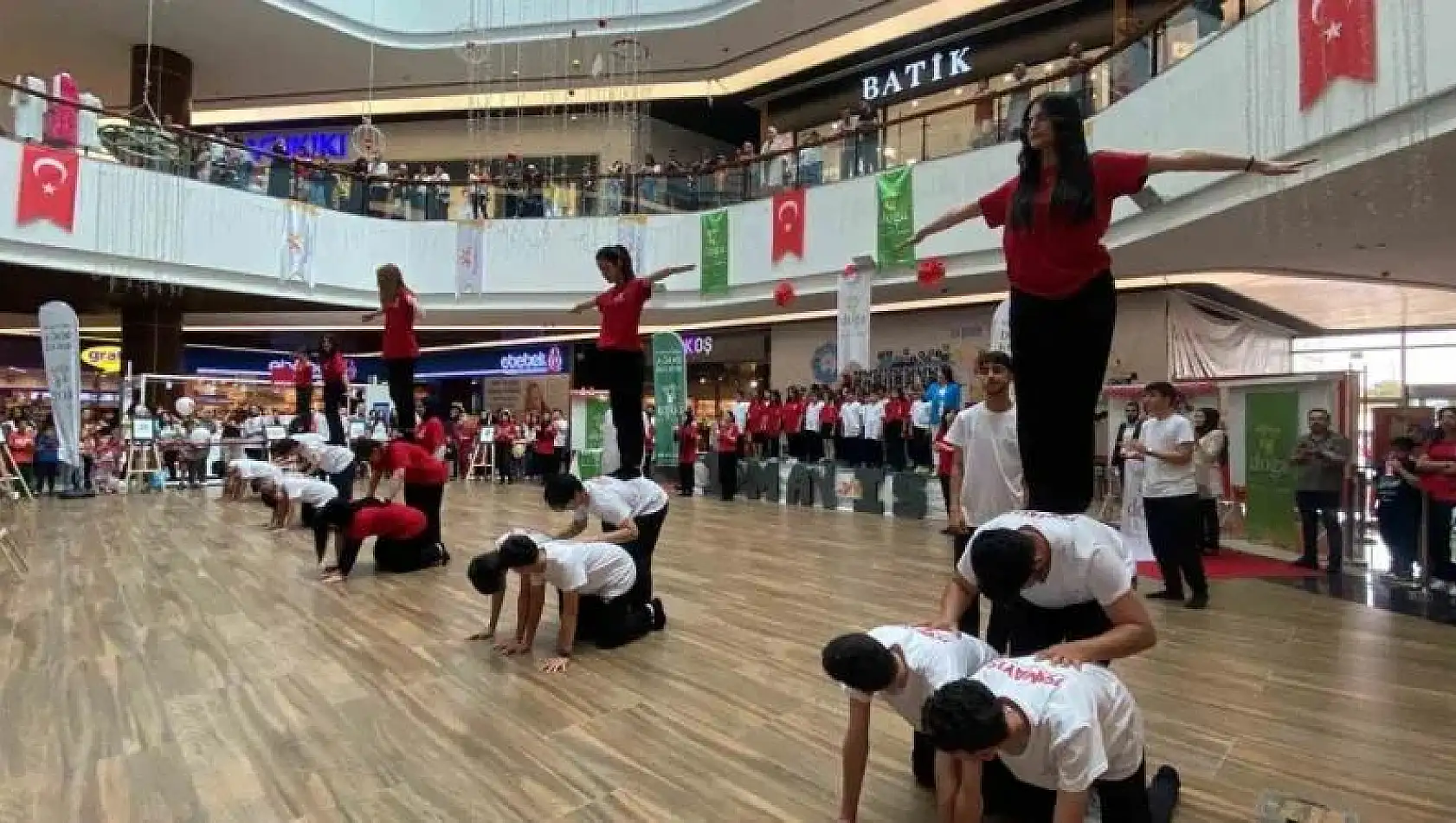 Adıyaman Doğa Koleji'nde 19 Mayıs coşkusu