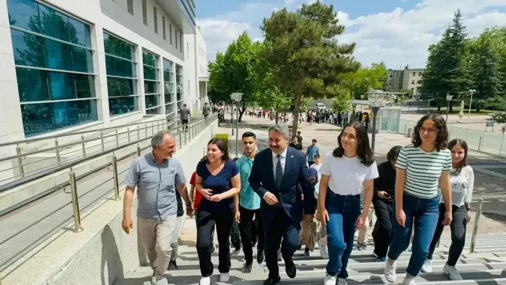 Milletvekili Alkayış: 'Gençler Bizim Geleceğimizdir'