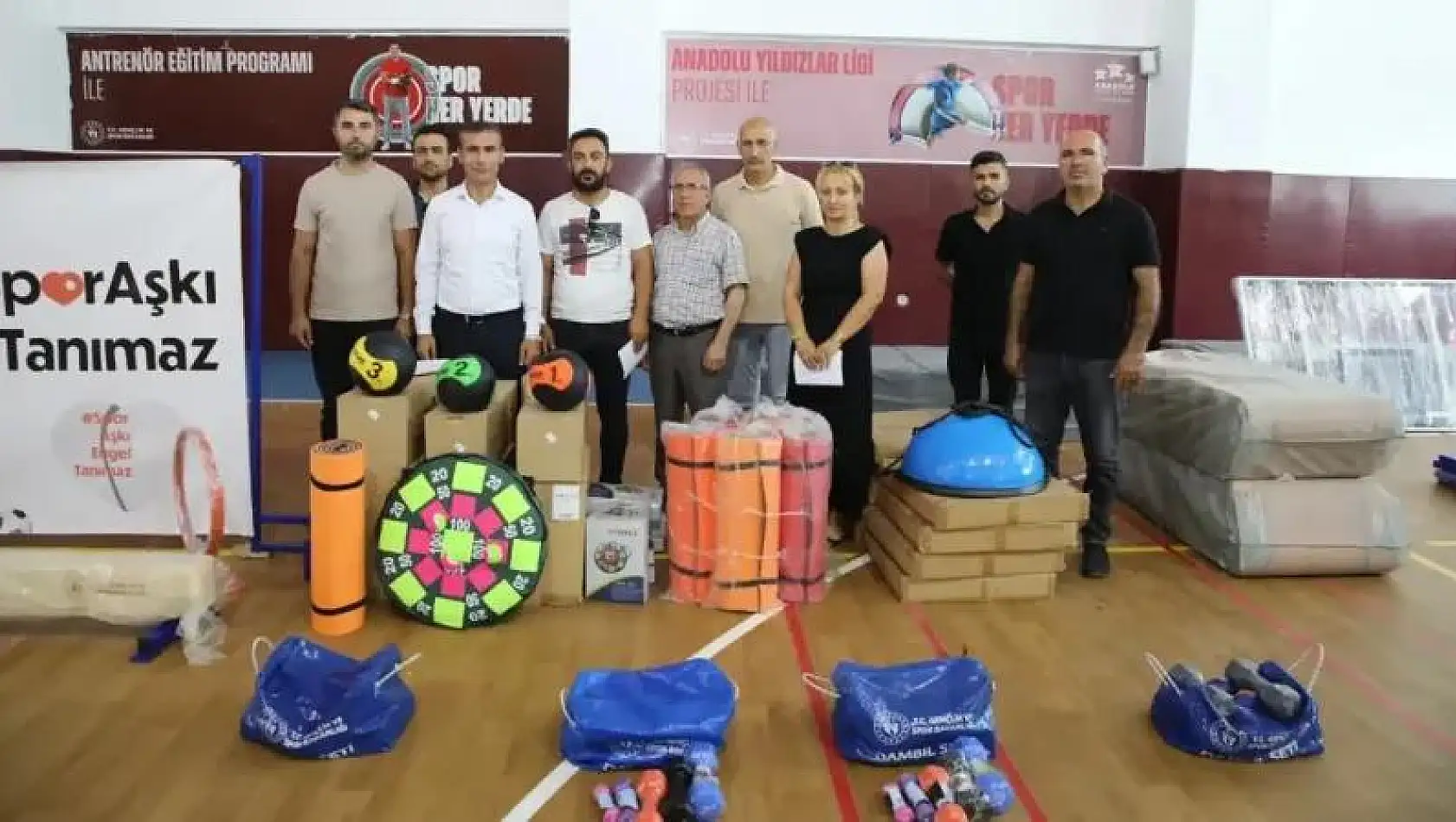 Özel eğitim okullarına spor malzemesi dağıtımı yapıldı