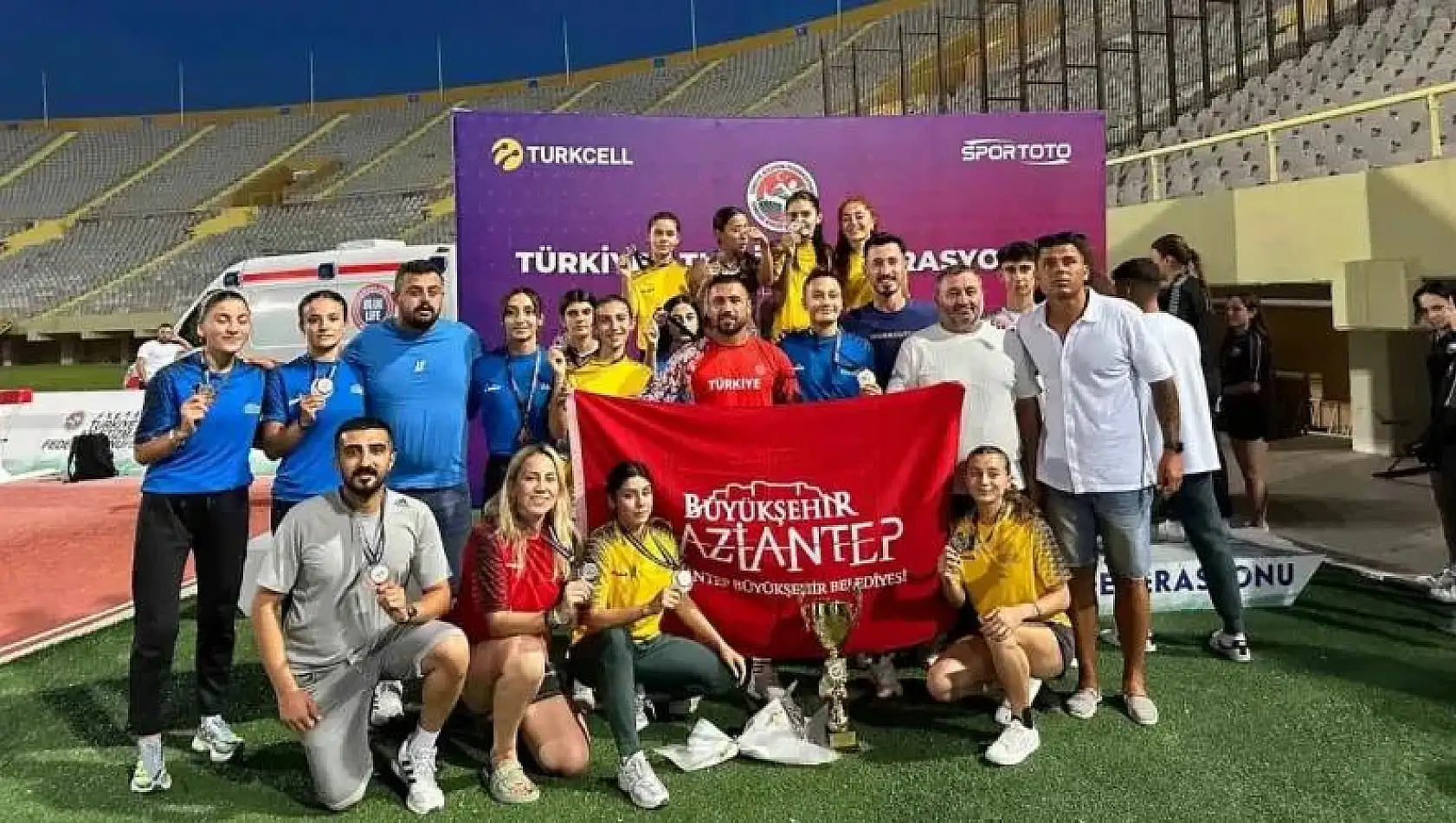 Büyükşehir Belediye Spor Kulübü'nden atletizmde tarihi başarı