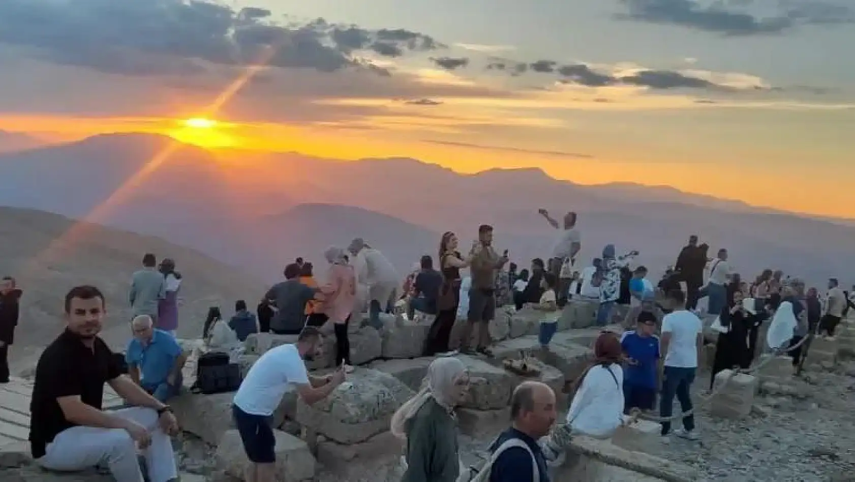 Nemrut Dağı'nda 30 Ağustos Zafer Bayramı coşkusu yaşandı