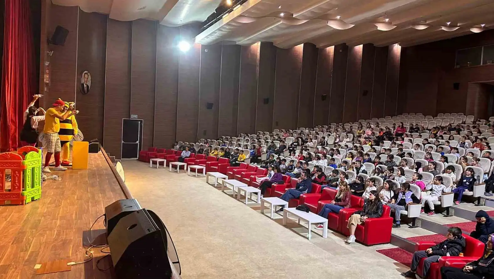 Adıyaman Belediyesi'nden çocuklara çevre dostu tiyatro