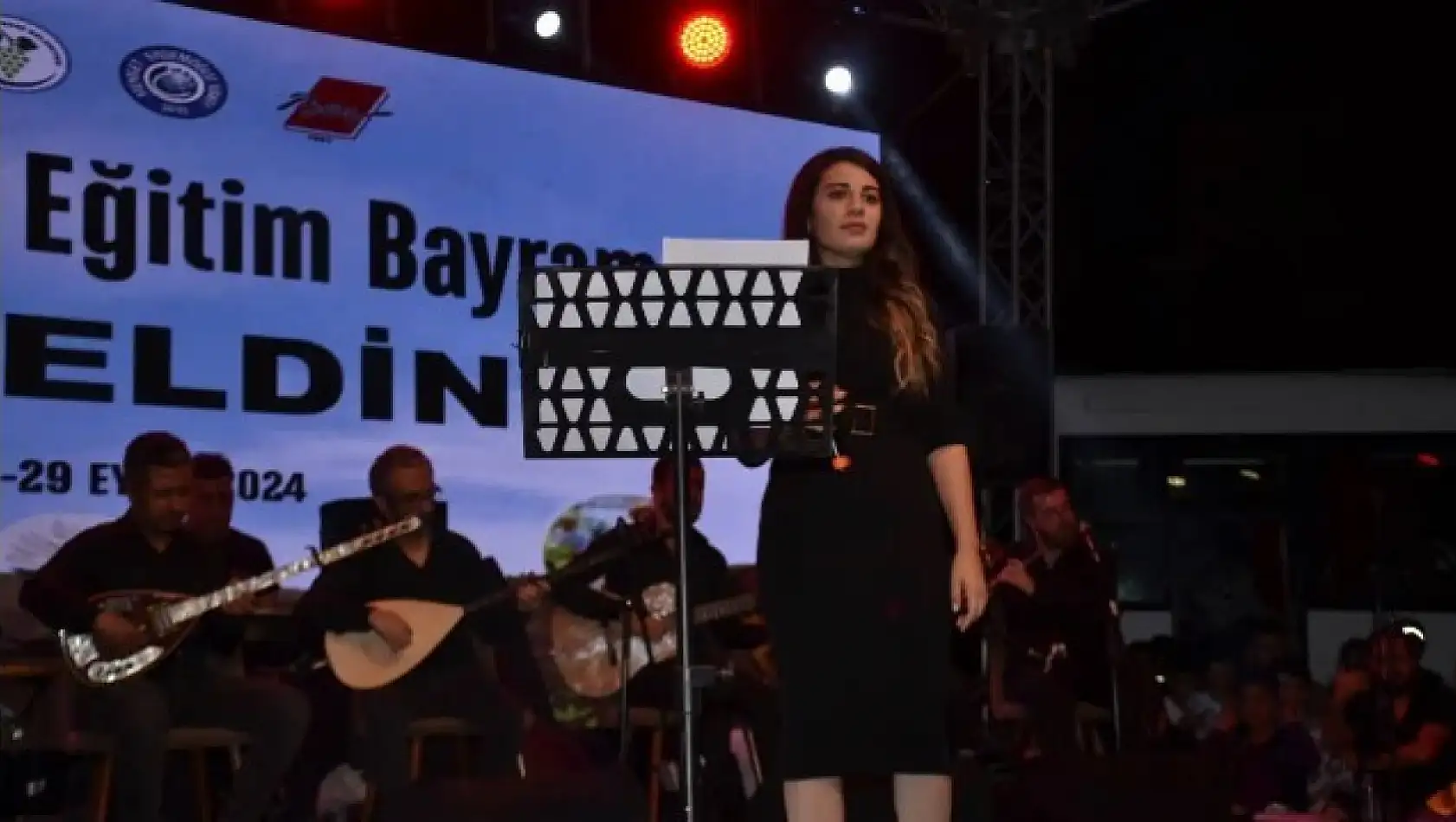 Adıyaman Besni'de düzenlenen konser büyük ilgi gördü