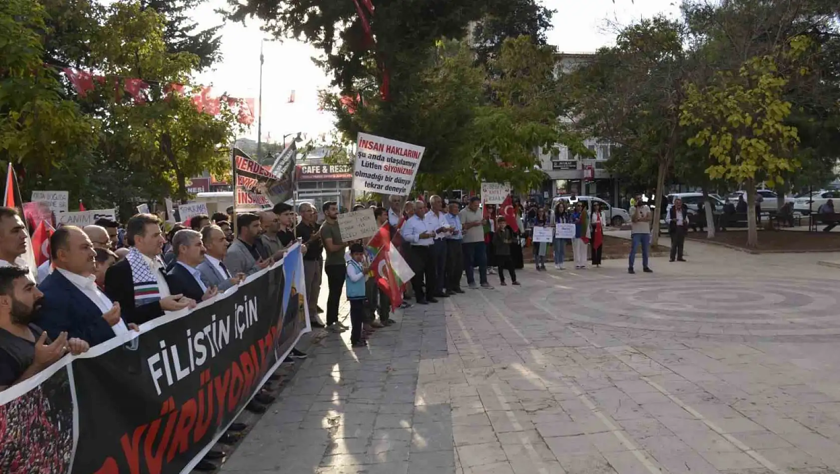 Besni'de Filistin'e destek yürüyüşü düzenlendi